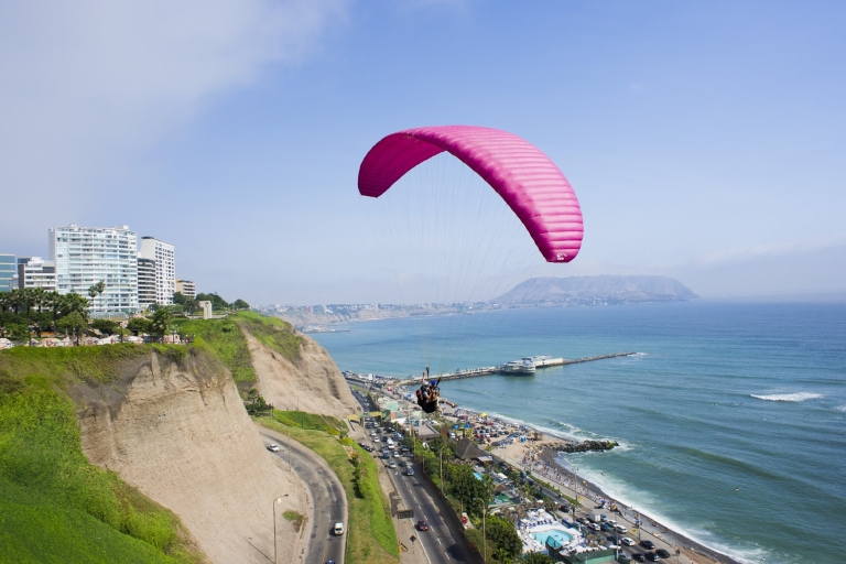 Von Lima aus: Paragliding Tour im Miraflores Distrikt