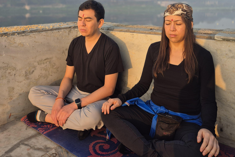 Delhi: meditación espiritual y paseo en barco con un músico folclóricoDelhi: meditación espiritual y paseo en barco con un músico folclórico como guía