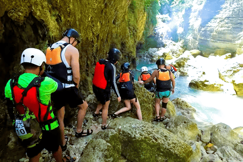 Cebu: Tour di gruppo di Oslob Whaleshark e Canyoneering con pranzo