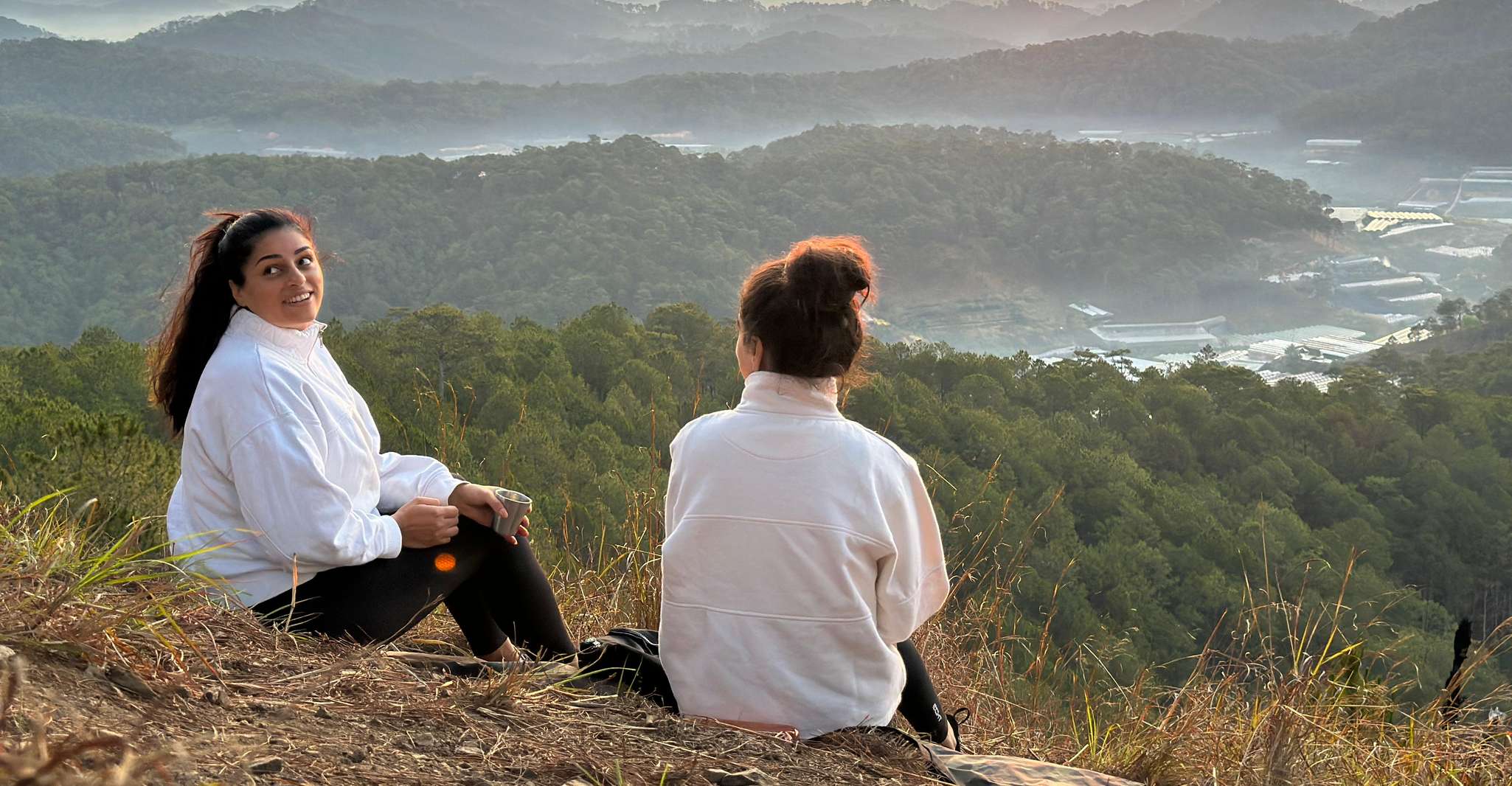 Da Lat, Chasing the sunrise above misty valley - Breakfast i - Housity