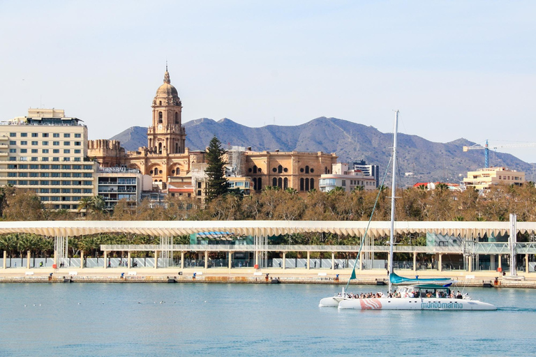 Málaga: Paseo en Catamarán a Vela con Opción Puesta de SolAtardecer con copa de cava y asientos en la red