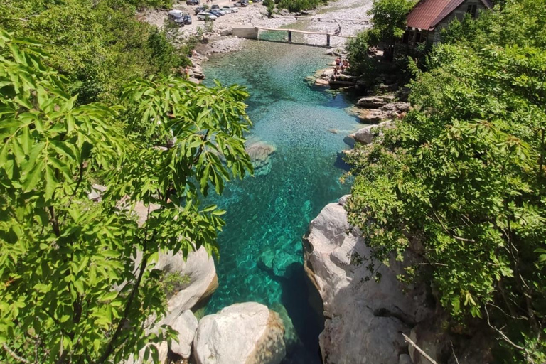 Tirana: Tour di un giorno delle Alpi albanesi e del villaggio di Theth con pranzo