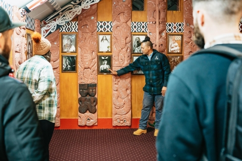 Rotorua: Te Puia Geyser Walking Tour nocą z deserem