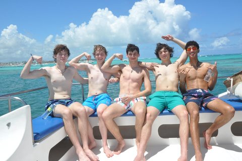 PuntaCana: Private Luxury Family BoatCruise with snorkelling