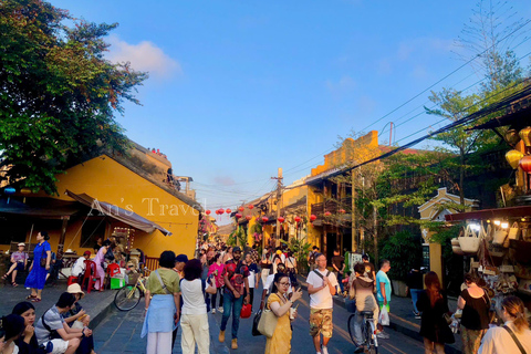 Hoi An: Boottocht met lantaarns op de Hoai rivier