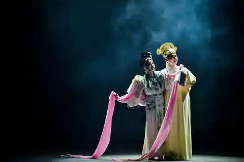 Chengdu: Sichuan Opera Show Furong Guocui & Covered Bowl Tea