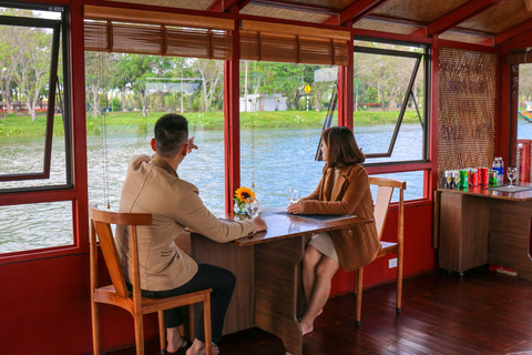 Hue : Croisière romantique au coucher du soleil sur la rivière des Parfums avec pause thé