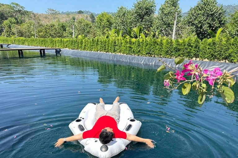 Khao Lak: Bamboe raften, olifanten voeren &amp; waterpark tour