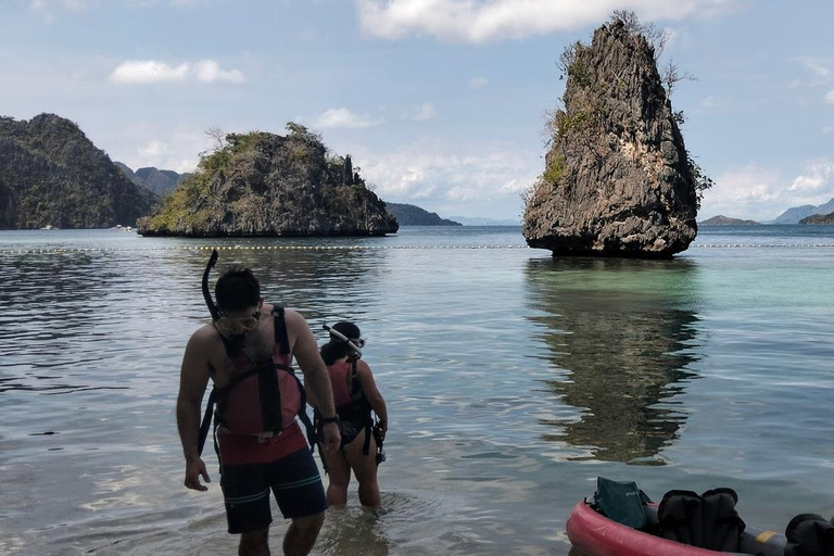 Coron: North Face Kayaking Tour with Lunch and Snorkeling