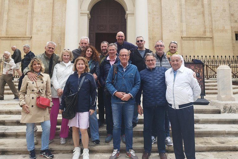 Em Valletta, você pode fazer uma excursão a pé pelos 5 sentidosEm Valletta, você fará uma excursão a pé pelos 5 sentidos da cidade.