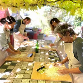 Spoleto: Pasta- oder Pizza-Kochkurs auf dem Land mit Wein Spoleto: Pasta- oder Pizza-Kochkurs auf dem Land mit Wein