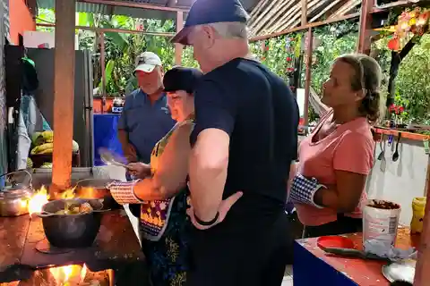 Costa Rican Cooking Class & Rainforest Night Experience