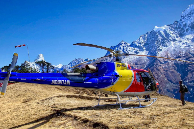 Kathmandu: Passeio de helicóptero pelo Everest com pouso garantidoPasseio de helicóptero pelo acampamento base do Everest Parada no Everest View Hotel