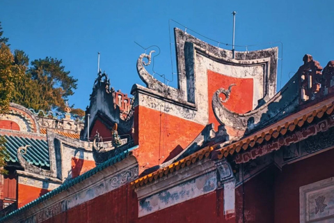 Guilin: Private Wen & Wu Temple Tour with Red Rock Village