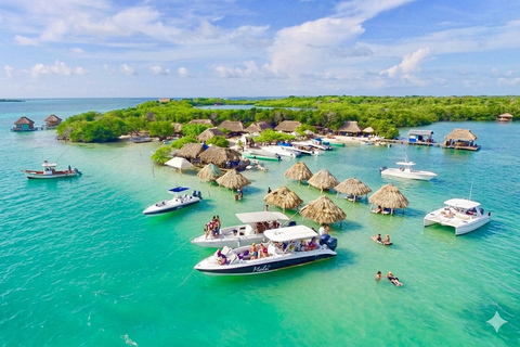 Cartagena: Rosario Islands Boat Tour with open bar & Lunch