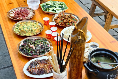 桂林至三江：东村、当地午餐和茶山其他语言的导游