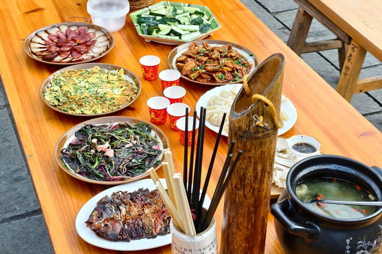 桂林至三江：东村、当地午餐和茶山其他语言的导游