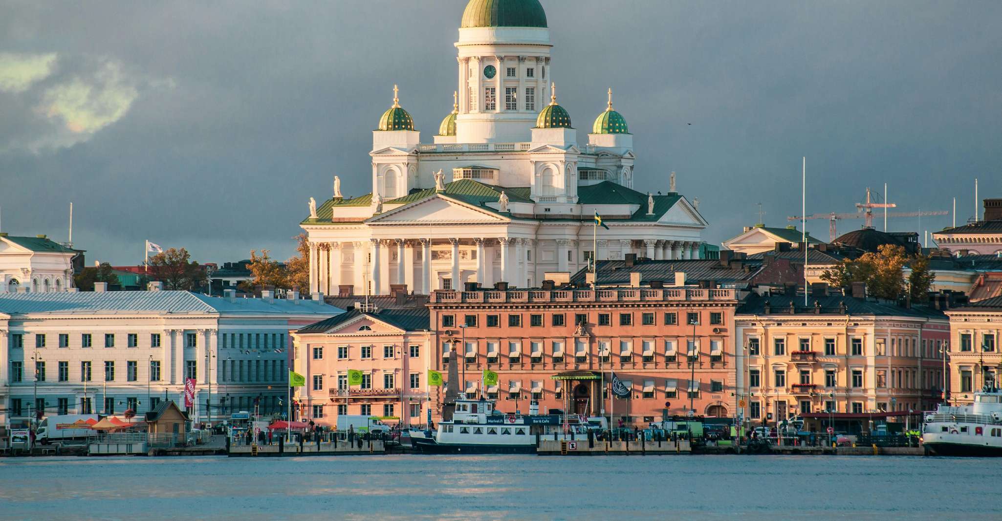 Helsinki: Private Airport Transfer + 1hr City Highlight Tour