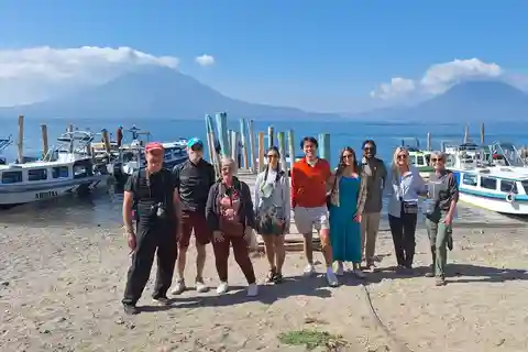 Desde Panajachel: Excursión al Lago de Atitlán en barco con guía