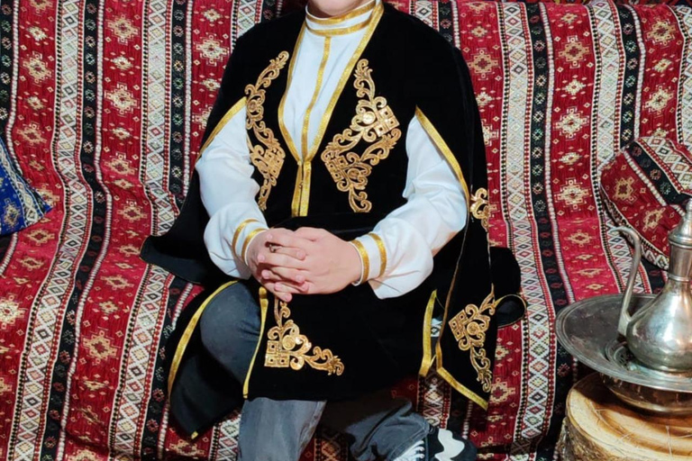 Baku: Traditional Azerbaijani Costume Rental Experience