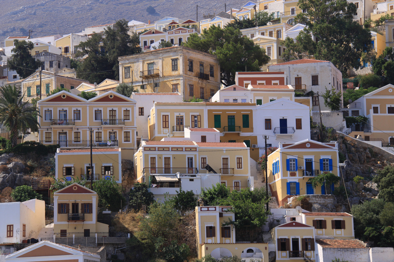 Rodas: Barco de alta velocidad a la isla de Symi y a la bahía de San JorgeEmbarcar en el Puerto de Mandraki en Rodas