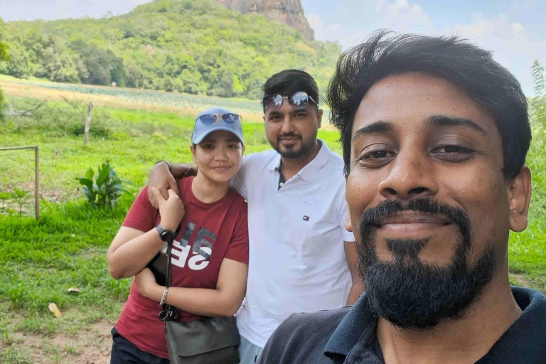 Reise nach Sigiriya und zurück an einem Tag. Tagestour SigiriyaEine Reise nach Sigiriya und zurück an einem Tag. Tagestour Sigiriya da