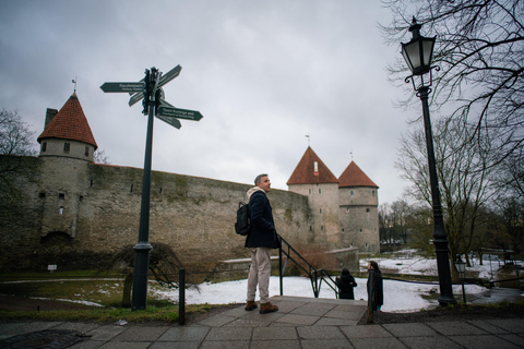 Tallinn classique : visite guidée de la vieille ville et du quartier de KadriorgVisite guidée classique de Tallinn : vieille ville et quartier de Kadriorg