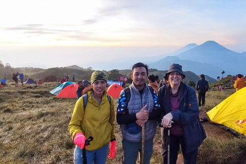 De Yogyakarta: Excursão de trekking ao nascer do sol no Monte Prau