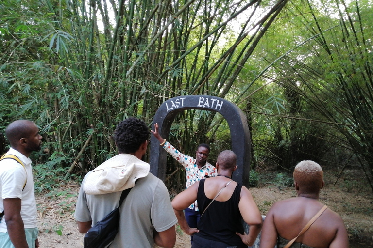 Accra: Kumasi e Cape Coast - Esperienza privata sulla storia dei neriAccra: Kumasi e Cape Coast - Un'esperienza privata alla scoperta della storia dei neri