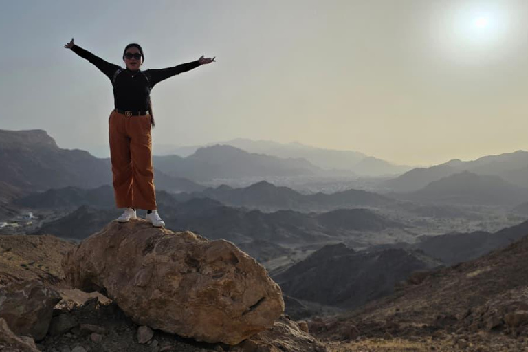 Muscat: Saal Walk Guided Hike with Sunset & City Views Tour