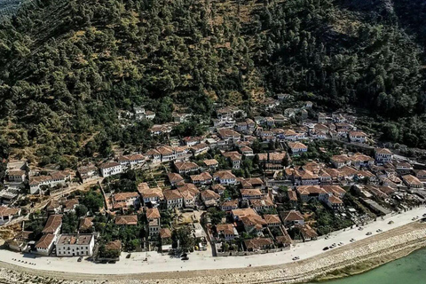 De Tirana/Durres/Golem : Tour de Berat (UNESCO) et du lac Belshi.Depuis Tirana : Tour de Berat (UNESCO) et du lac Belshi.