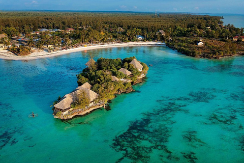 Île Pongwe, grotte de Kuza, restaurant The Rock, plage de Paje