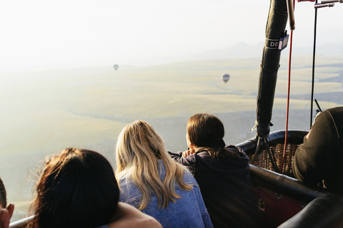 Au départ d'Istanbul : Voyage de 2 jours en Cappadoce avec un hôtel de type ballon+caveVisite de groupe en anglais