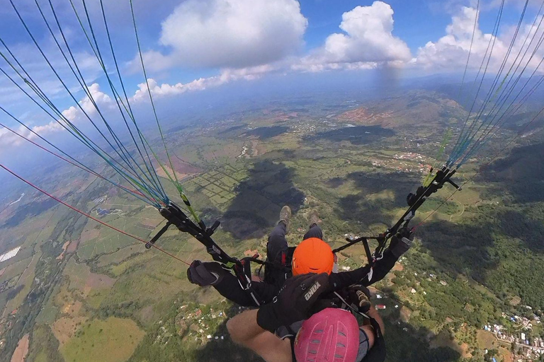 Paragliding Piedechinche, HD Video + Hacienda El Paraíso