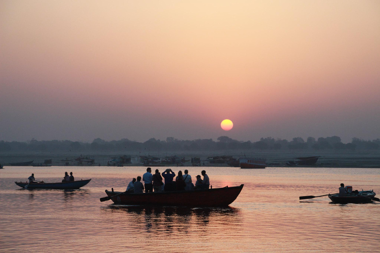 Varanasi: Tour di un giorno con giro in barca ed esplorazione di Sarnath