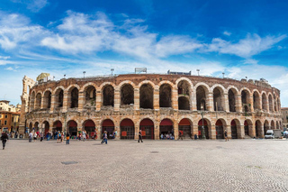 Verona: Small Group Guided Walking Tour with Arena Tickets