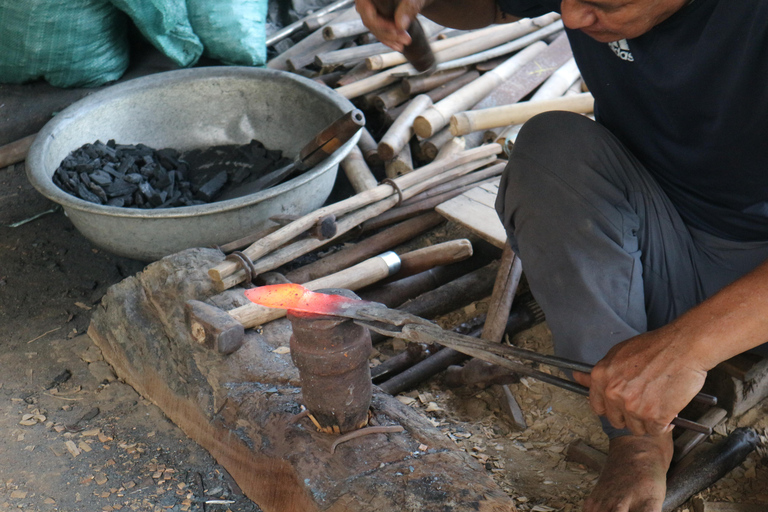 Hoi An: Knife-making Workshop with Hotel Pickup