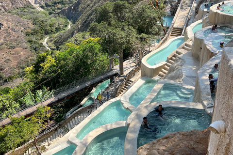 Mexico-Stad: Tolantongo-grotten, warmwaterbronnen en natuurlijke zwembadenMexico-Stad: Grutas de Tolantongo, warmwaterbronnen en natuurlijke zwembaden