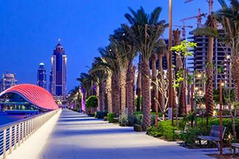 Doha: Guided Night Tour with Lights, Culture & Landmarks
