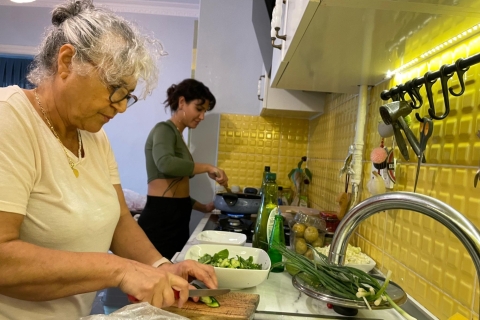 Veganistische kookcursus in Istanbul met lokale moeder en dochter