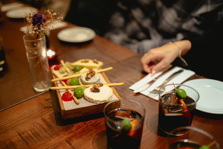 Barcelona: El Born Food Walking Tour with Tapas and Drinks