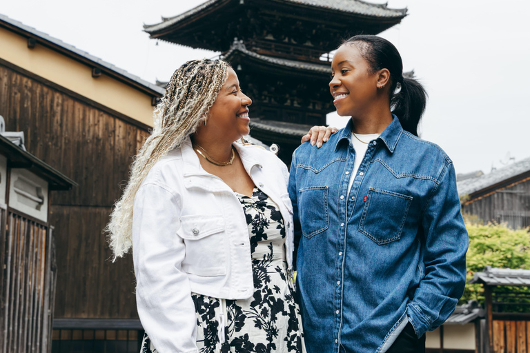 Kyoto: Gion Family Photoshoot with Local Photographer Option 2 – 4 Hours | Two Areas