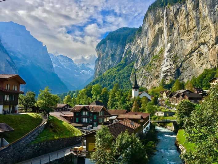 From Lucerne: Swiss Alps, Lauterbrunnen & Beatus Caves Tour