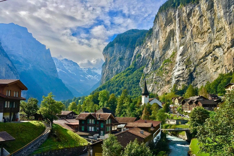 From Bern: Swiss Alps, Lauterbrunnen, &amp; Beatus Caves TourPrivate Tour