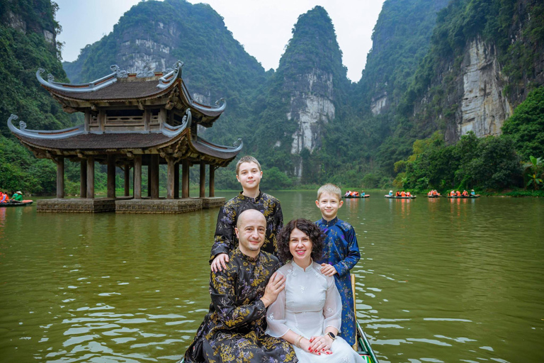 Hanoi: Trang An UNESCO, Mua Cave, Hoa Lu or Dich Long Pagoda GROUP: Hoa Lu, Trang An UNESCO BOAT, Mua Cave, Buffet, Cycle