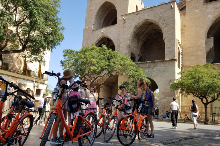 Valência: Passeio de Bicicleta com Guia de Turismo pelo Património Mundial da UnescoTour guiado de grupo em bicicleta eléctrica