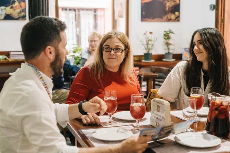 Seville: Small Group Jewish Quarter Tour with Tapas & Drinks