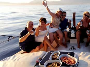 Estepona: Båttur med delfinsøk med drikke og snacks