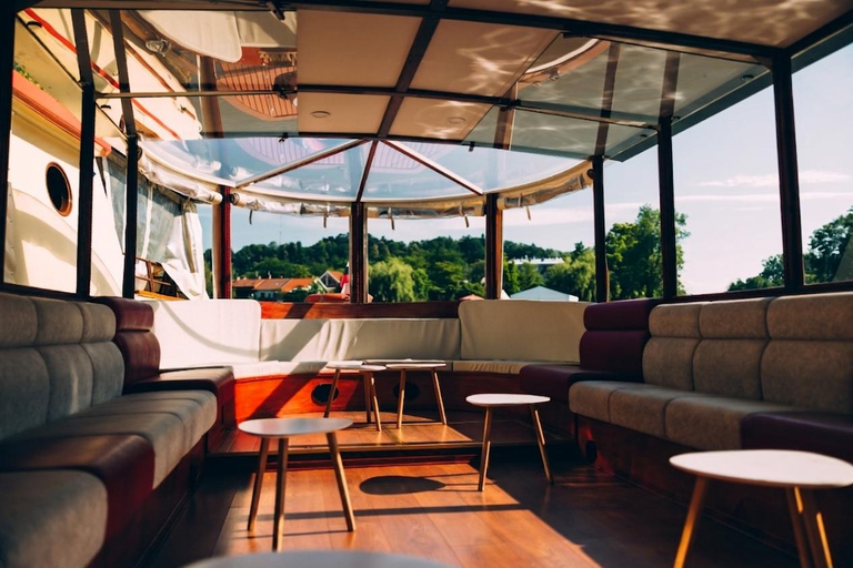 Ljubljana: Christmas Boat Cruise with Mulled Wine or Tea