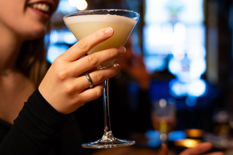 Eindhoven: Cocktail tour with drinks & games